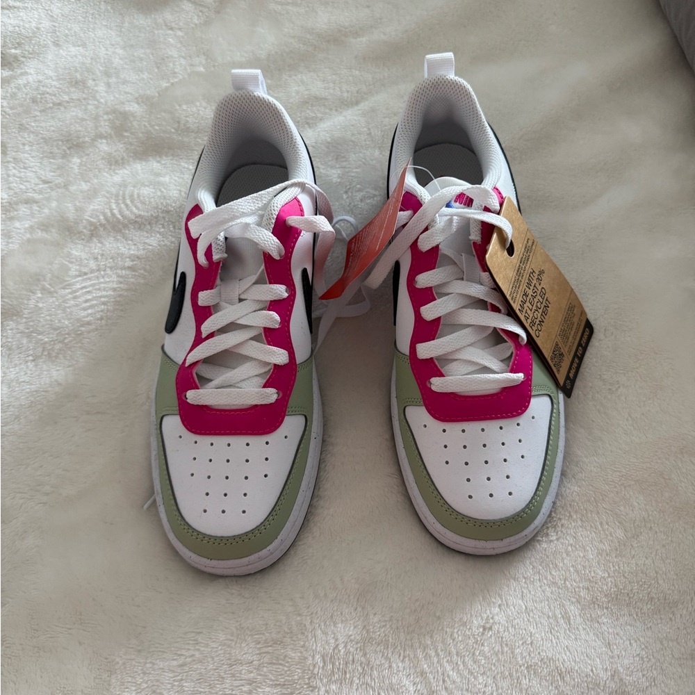 Nike kids “Dunk Low” sneaker youth sz 5 nwt